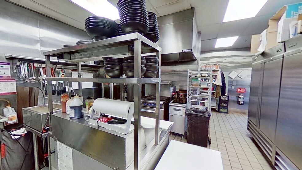 More Photos Of 2201 N Lakewood Blvd, Long Beach Unknown For Lease