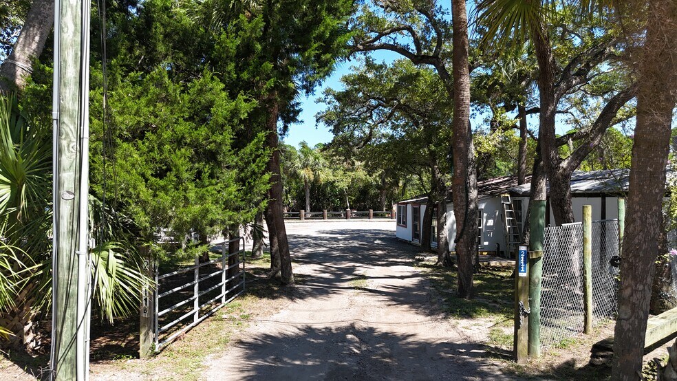 More Photos Of 2111 Sea Island Pky, Saint Helena Island General Retail For Sale