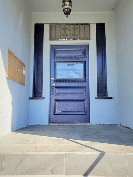 More Photos Of 1978 Bonsallo Ave, Los Angeles Apartments For Sale