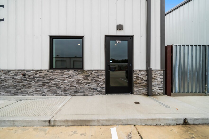 More Photos Of 25330 Aldine Westfield Rd, Spring Warehouse For Lease