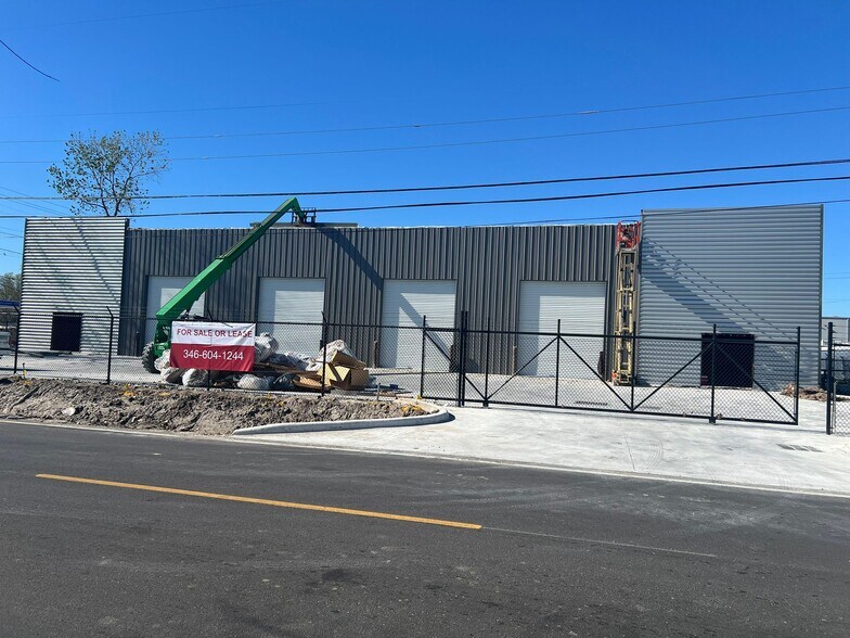 More Photos Of 7905 Berwyn Dr, Houston Distribution For Lease