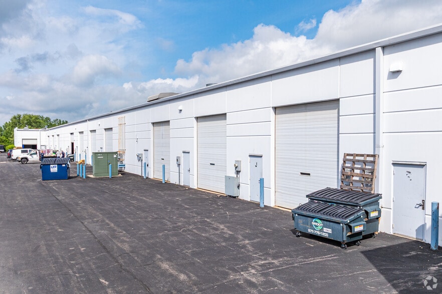 More Photos Of 720 N Heartland Dr, Sugar Grove Warehouse For Lease