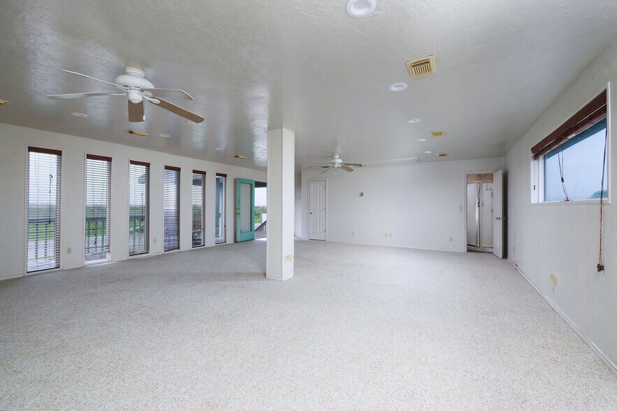More Photos Of 3120 Hwy 87, Crystal Beach Office Residential For Sale