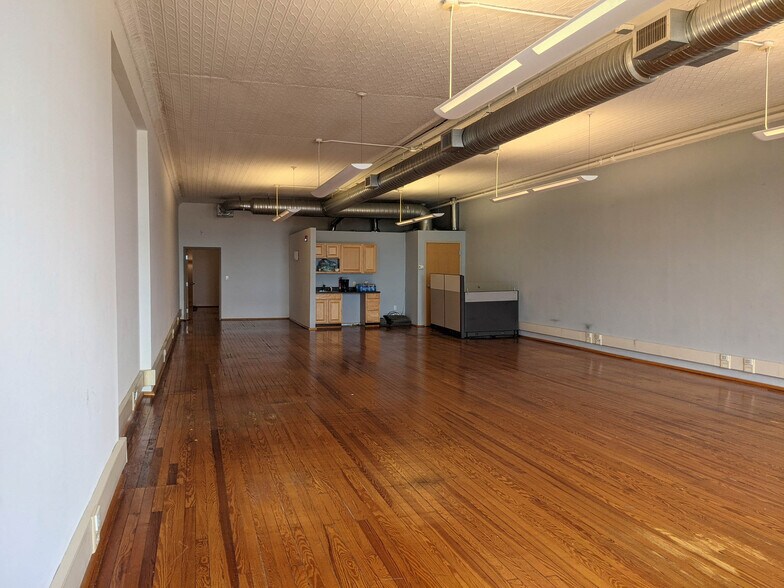 More Photos Of 23 W Broad St, Richmond Office For Sale