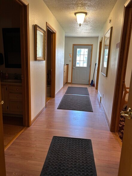 More Photos Of 335 Wycoff Dr, North Sioux City Medical For Sale