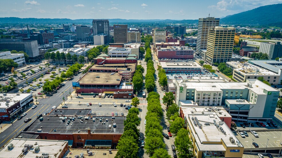 More Photos Of 420 Broad St, Chattanooga Storefront For Lease