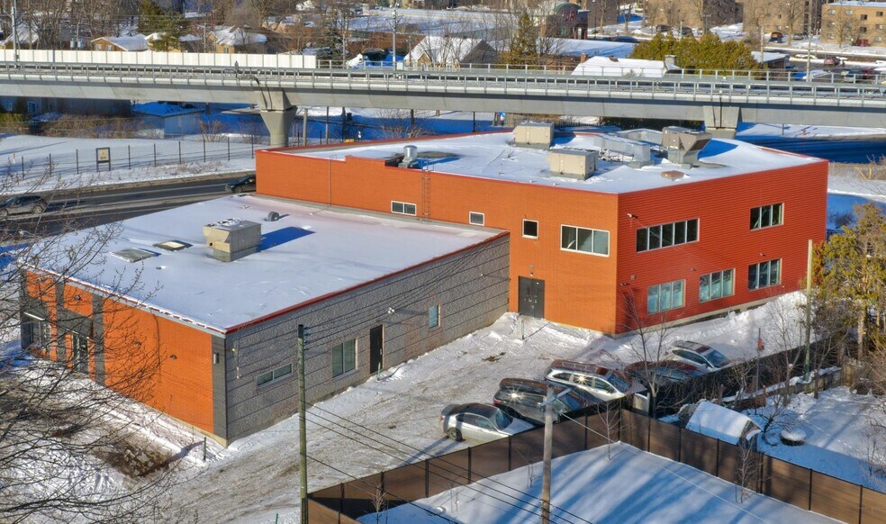 More Photos Of 11400 Boul Gouin E, Montréal Veterinarian Kennel For Sale