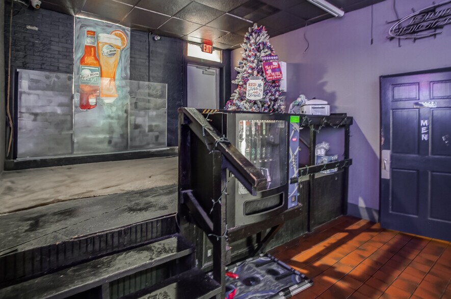 More Photos Of 314 State St, Alton Restaurant For Sale