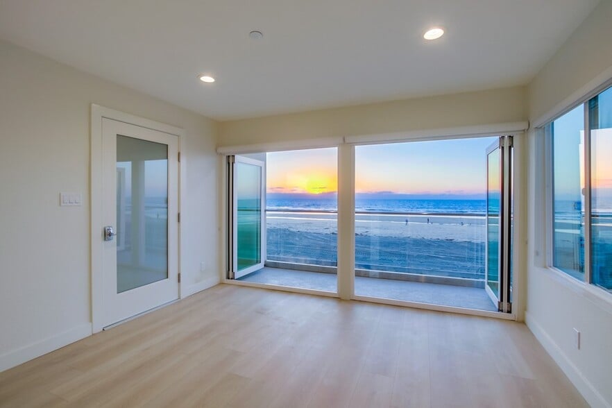 More Photos Of 3449 Ocean Front Walk, San Diego Apartments For Sale