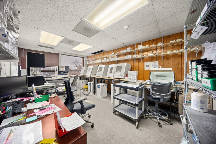 More Photos Of 5413 Walnut Ave, Downers Grove Office For Lease