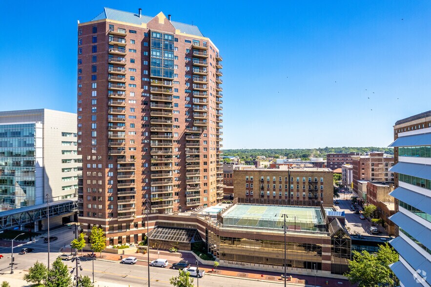 Primary Photo Of 300 Walnut St, Des Moines Apartments For Sale