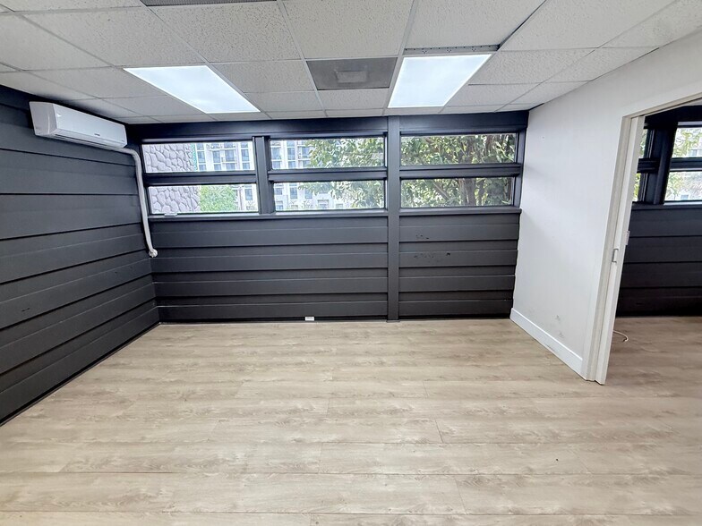 More Photos Of 1125 NE 125th St, North Miami Office For Lease