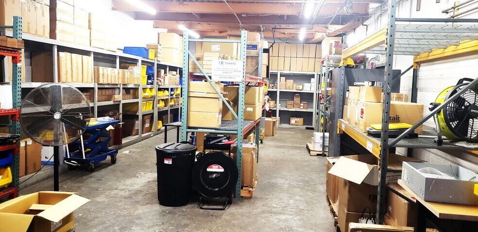 More Photos Of 40-29 27th St, Long Island City Warehouse For Lease