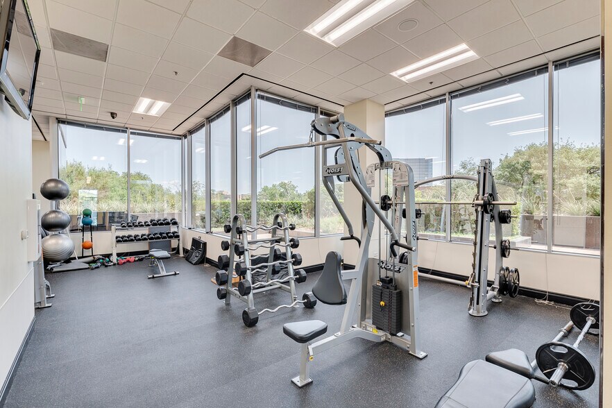 More Photos Of 10000 N Central Expy, Dallas Office Residential For Lease