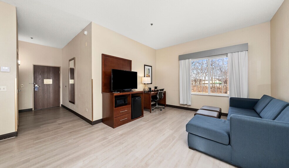 More Photos Of 1775 E Belvidere Rd, Grayslake Hotel For Sale