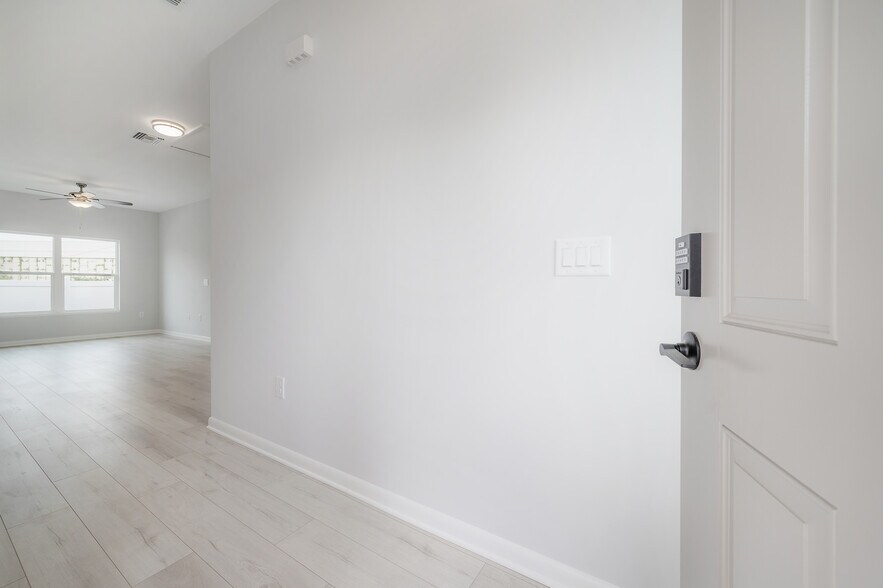 More Photos Of 3921 State St, Tampa Specialty For Sale