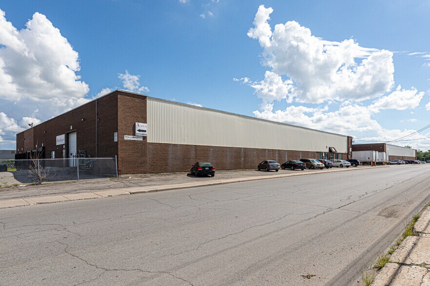 More Photos Of 4415-4455 Rue Joseph-Dubreuil, Montréal Warehouse For Lease