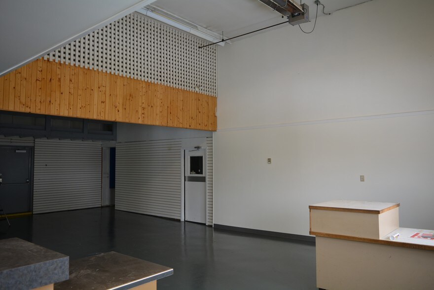 More Photos Of 10123 95th Ave, Fort St John Warehouse For Lease