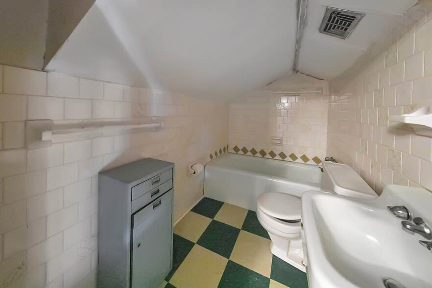 More Photos Of 2440 Sandy Plains Rd, Marietta Office For Sale