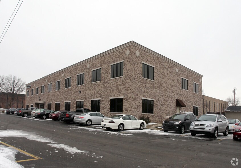 More Photos Of 9201 N Meridian St, Indianapolis Office For Sale
