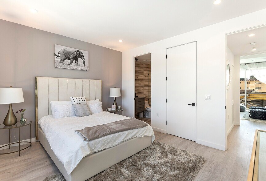 More Photos Of 1002 N Hudson Ave, Los Angeles Apartments For Sale