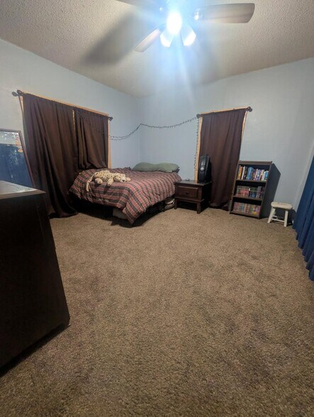 More Photos Of 615 W Benton St, Buffalo Flex For Sale