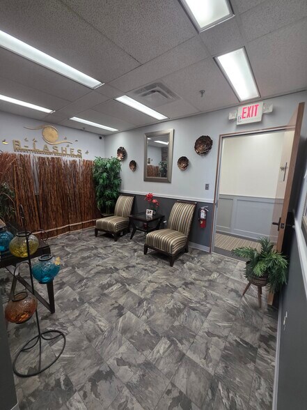 More Photos Of 2700 E Dublin Granville Rd, Columbus Office For Lease