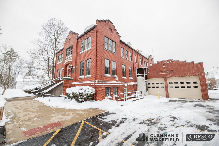 More Photos Of 9546 Brandywine Rd, Northfield General Retail For Lease