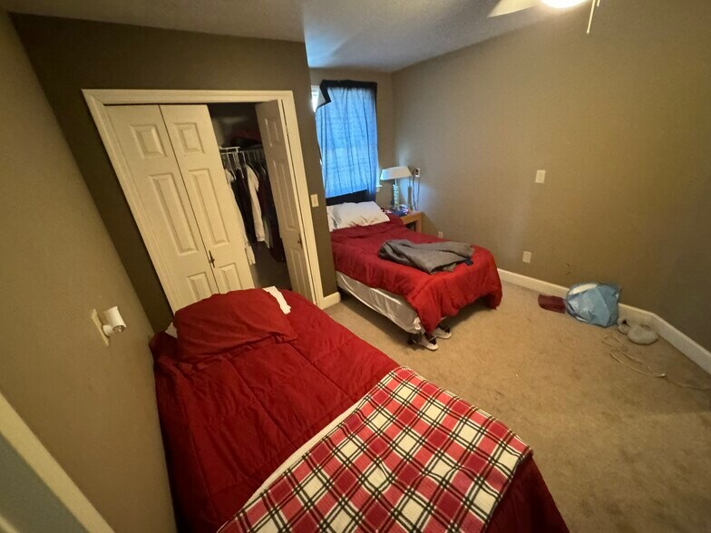 More Photos Of 1173 Manchester Ave SW, North Lawrence Office Residential For Sale