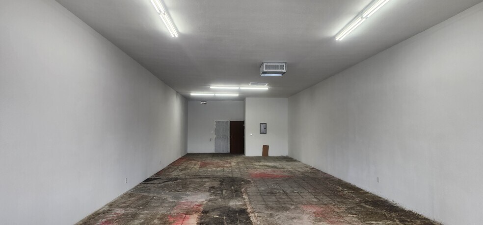 More Photos Of 10421-10445 Laurel Canyon Blvd, Pacoima Unknown For Lease