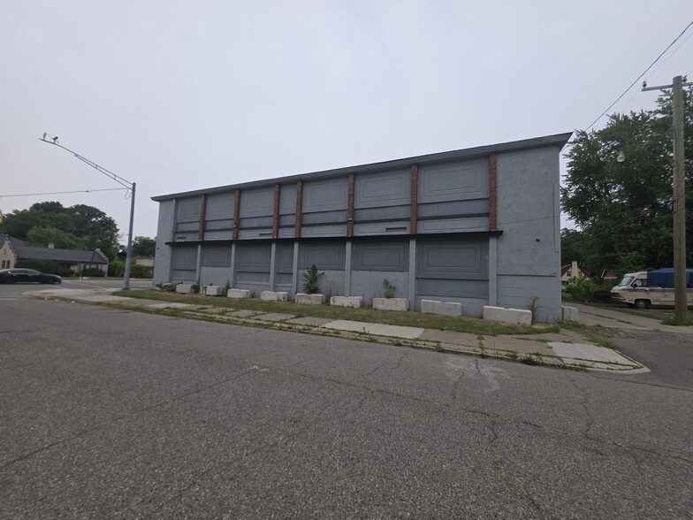 Primary Photo Of 15760 E Warren Ave, Detroit Schools For Sale