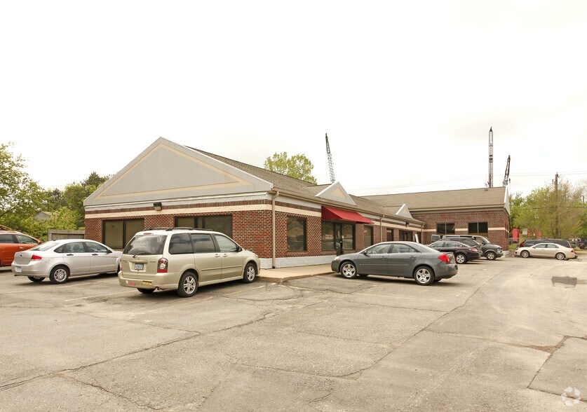 Primary Photo Of 2020 E Grand River Ave, Howell Office For Lease