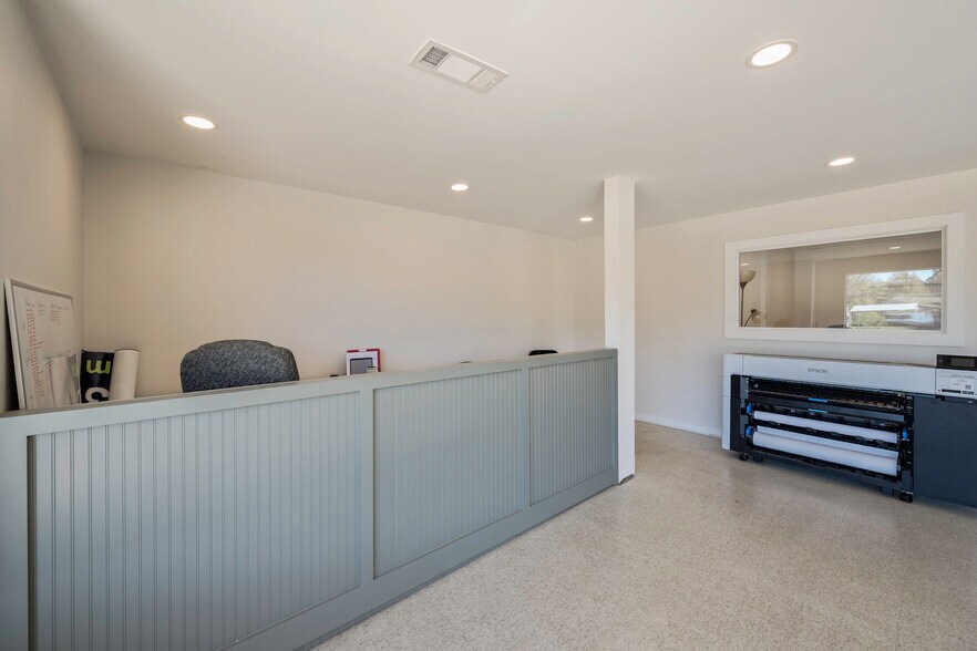 More Photos Of 2824 W Main St, Gun Barrel City General Retail For Lease