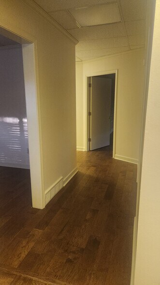 More Photos Of 4727-4729 Spottswood Ave, Memphis Office For Lease