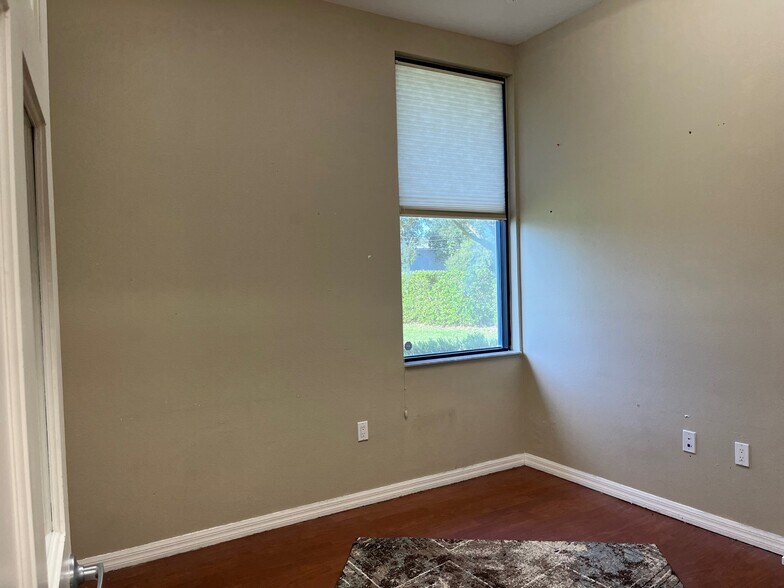 More Photos Of 1708-1718 Lexington Green Ln, Sanford Medical For Sale
