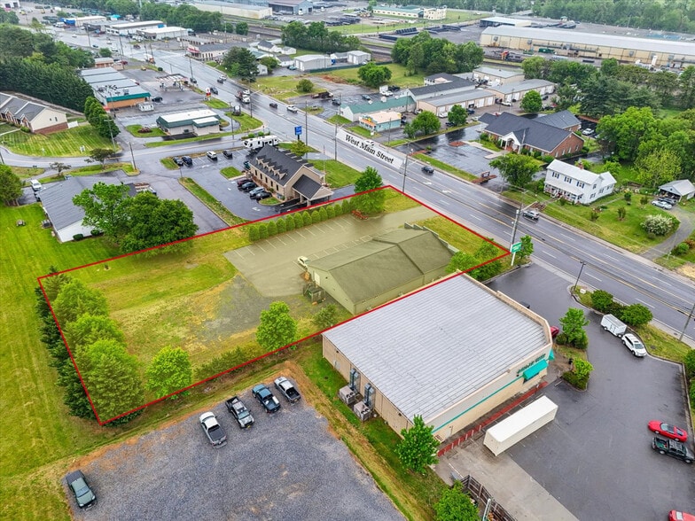 More Photos Of 2821 W Main St, Salem General Retail For Lease