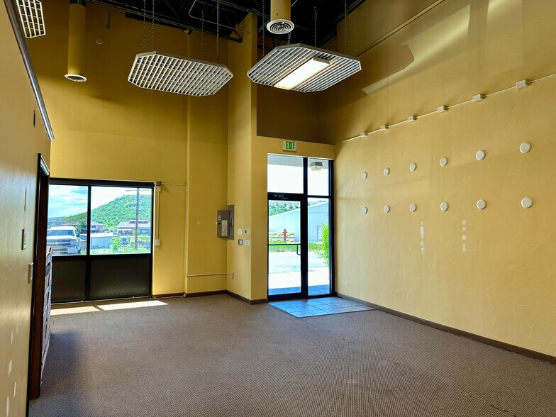 More Photos Of 2670 Copper Ridge Cir, Steamboat Springs Warehouse For Lease