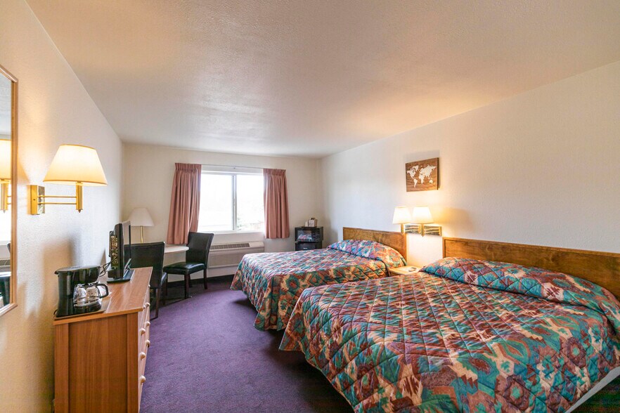 More Photos Of 605 4th Ave, Fort Garland Hotel For Sale
