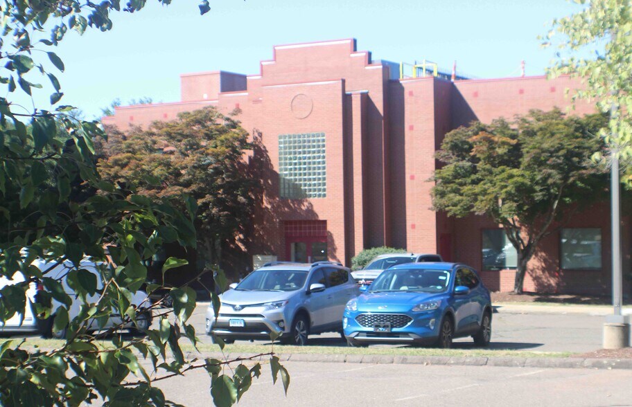 More Photos Of 1501 E Main St, Meriden Office For Lease