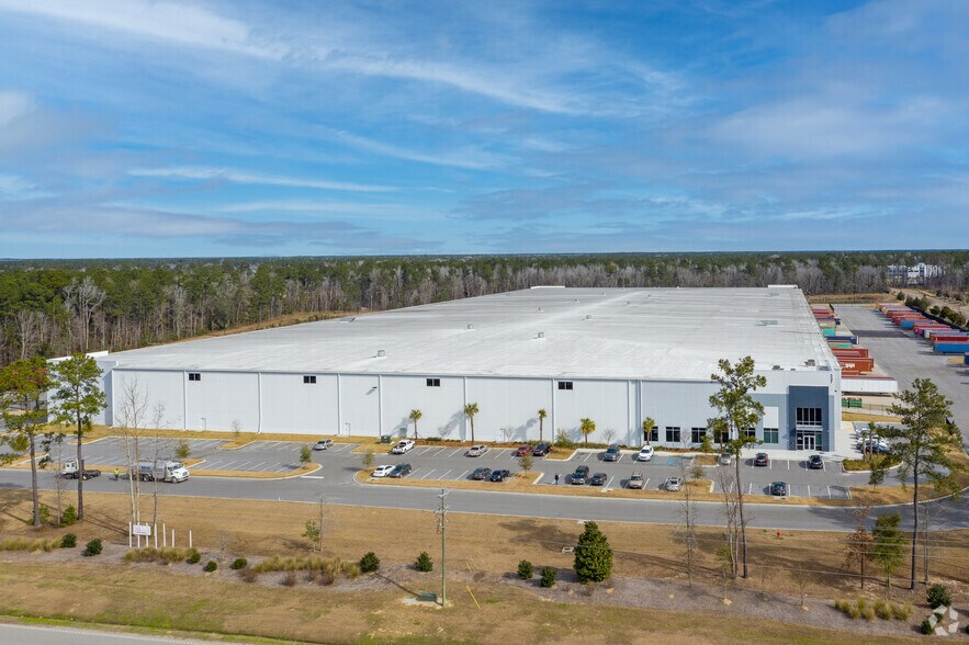 More Photos Of 537 Omni Industrial Blvd, Summerville Warehouse For Lease