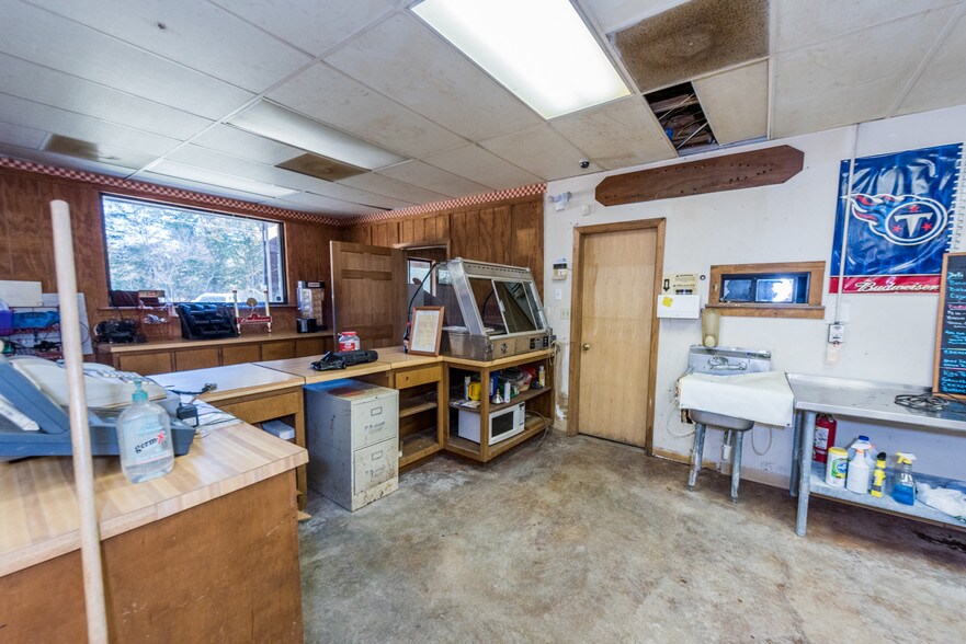 More Photos Of 7386 Mt Carmel Rd, Decaturville Convenience Store For Sale