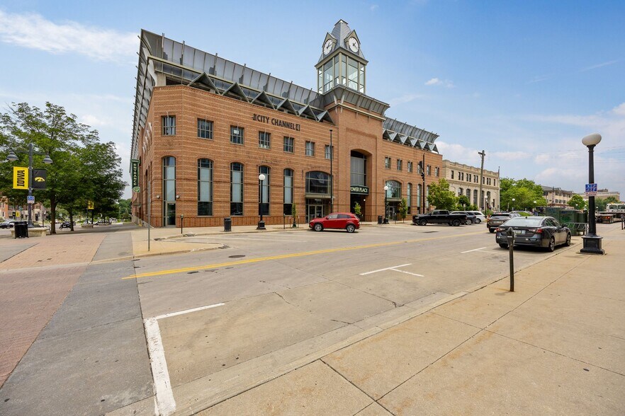 More Photos Of 2-14 S Linn St, Iowa City Office For Lease