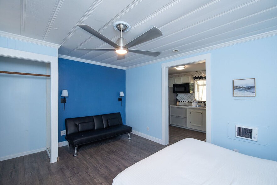 More Photos Of 18239 Main St, Jamestown Hotel For Sale