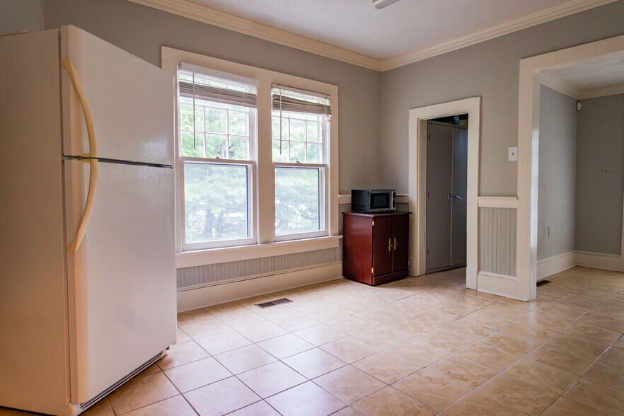 More Photos Of 3562 Spangenberg Ave, Clemmons Office For Lease