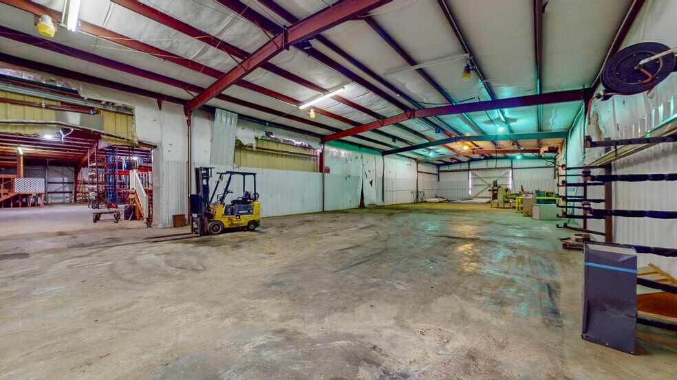 More Photos Of 5534/5546 Waterlevel Hwy, Cleveland Light Distribution For Sale