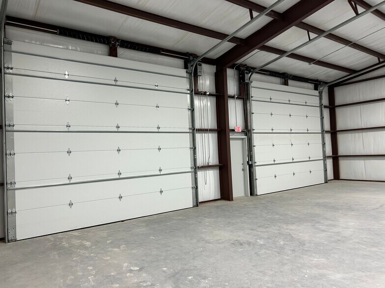 More Photos Of 2212 Saw Gin Road, Pecos Showroom For Lease