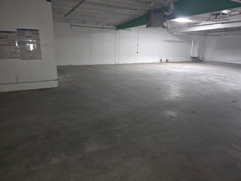 More Photos Of 1050 S La Brea Ave, Inglewood Warehouse For Lease