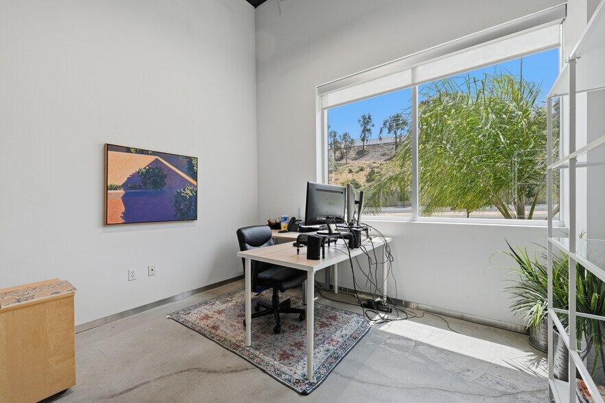 More Photos Of 8495 Redwood Creek Ln, San Diego Manufacturing For Sale