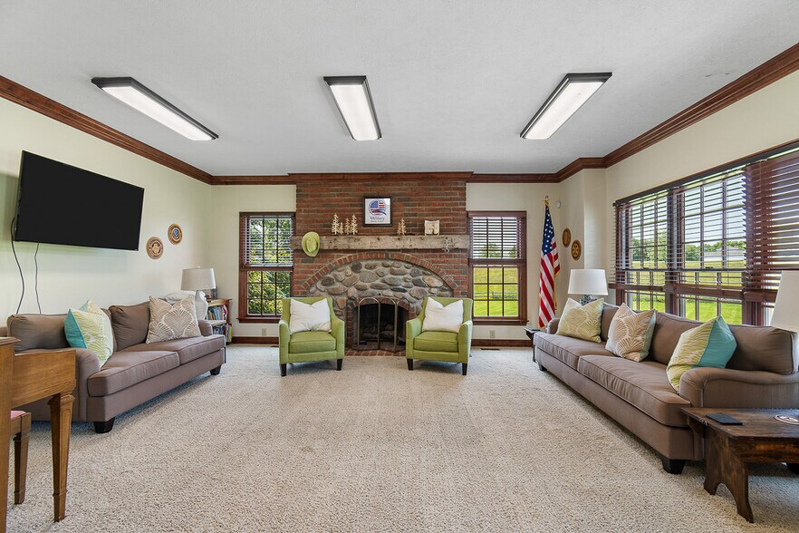 More Photos Of 5495 Meese Rd NE, Louisville Sports And Entertainment For Sale