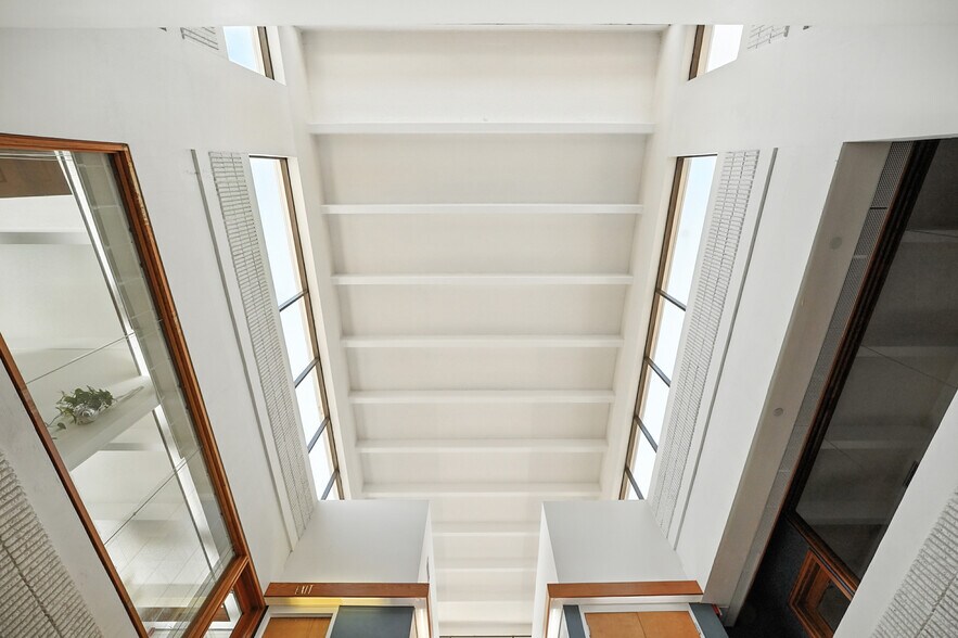 More Photos Of 24 N Market St, Jacksonville Office For Lease